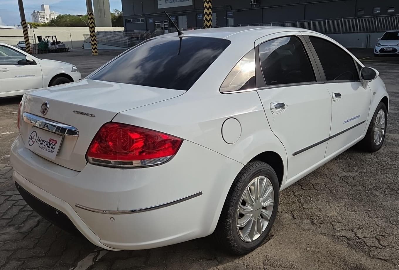 Fiat Linea Essence 1.8 de 2016 — foto 3