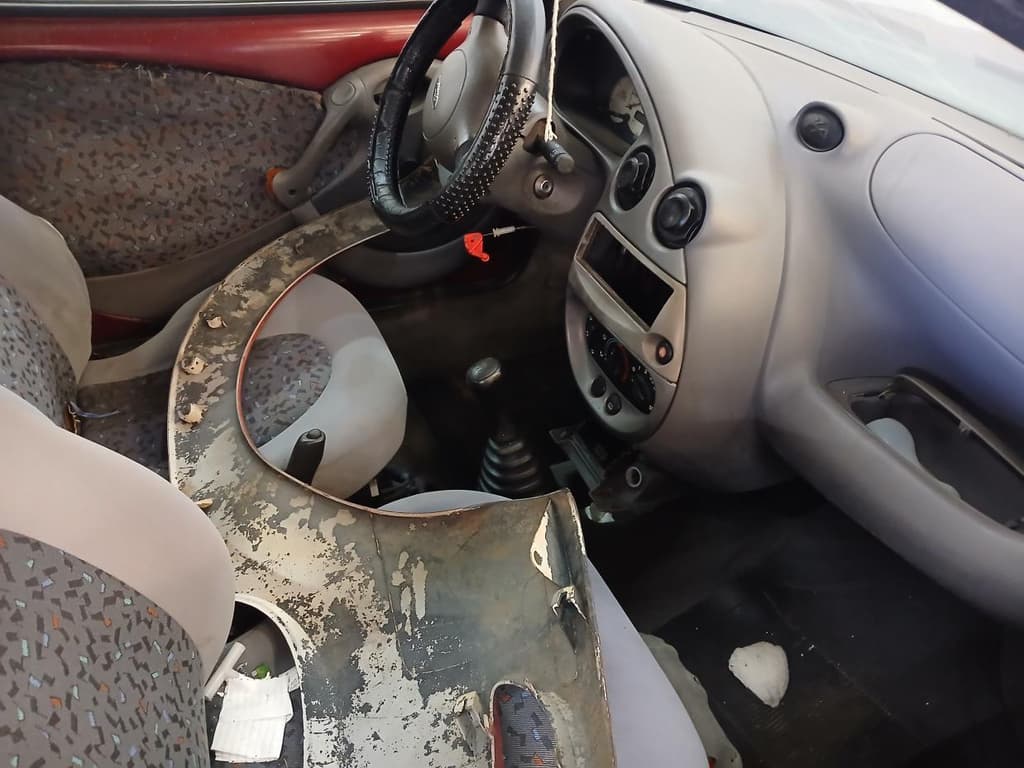 Ford KA GL 2002 — foto 3