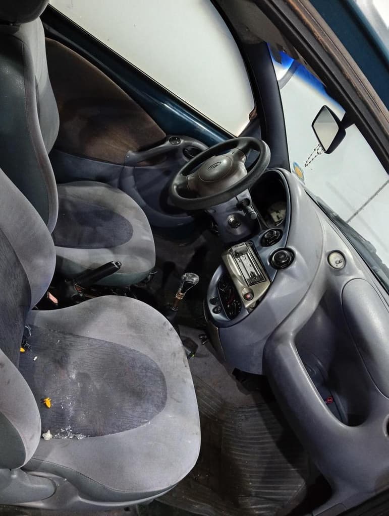 Ford KÁ 1999 — foto 5