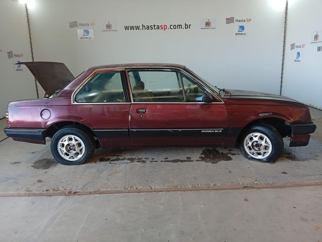 Chevrolet Monza SL 1990, vermelha