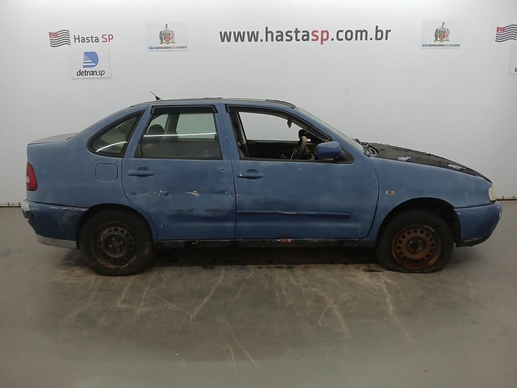 Volkswagen Polo Clas. 1.8 MI 2001, azul