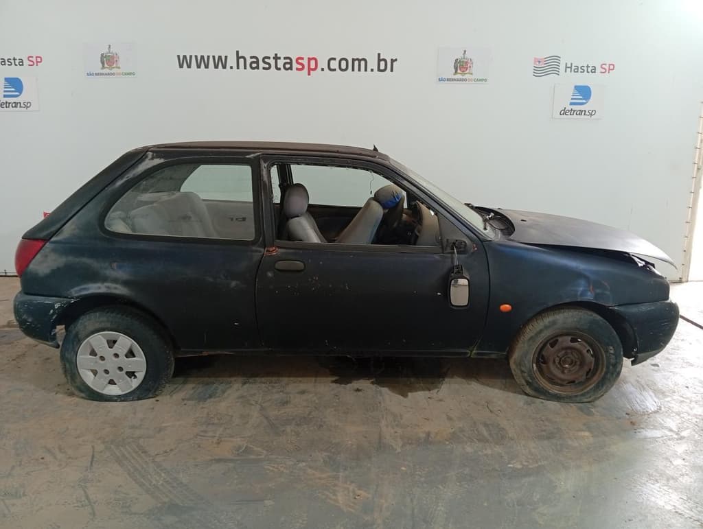 Ford Fiesta 1998 — foto 1