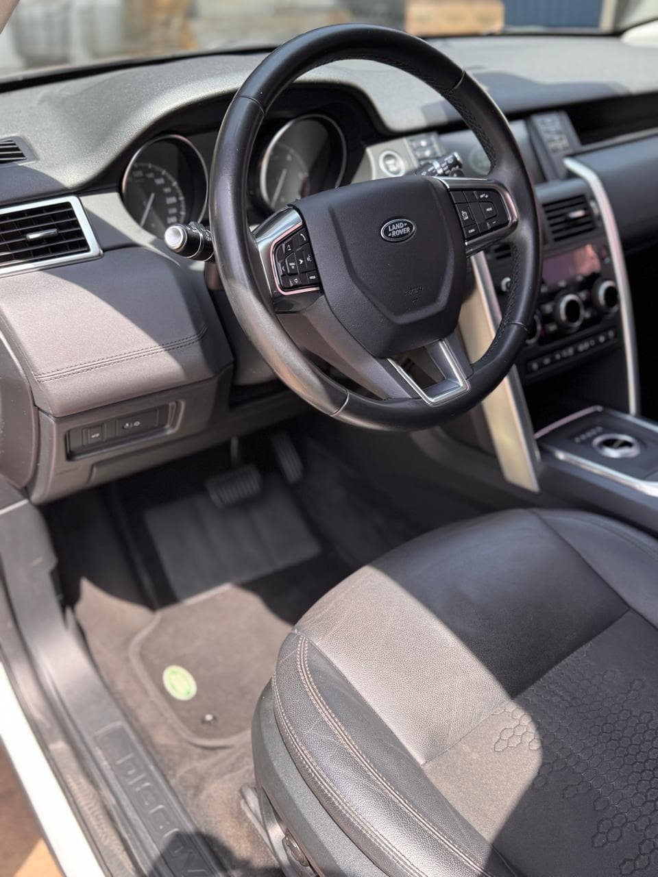 Land Rover Discovery 2019 — foto 10