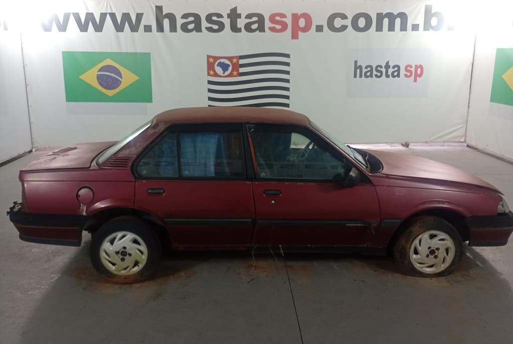 Chevrolet Monza GLS 1995, vermelha