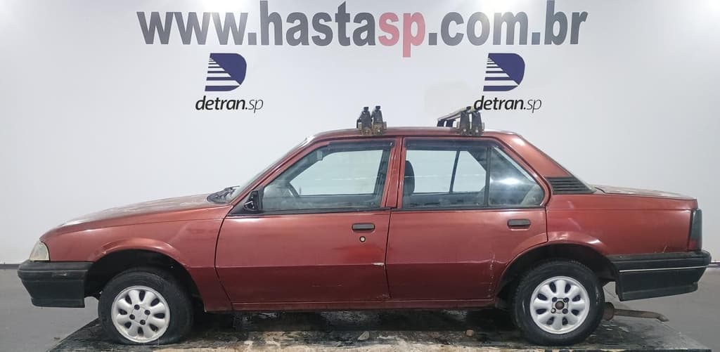 Chevrolet Monza 1996, vermelha