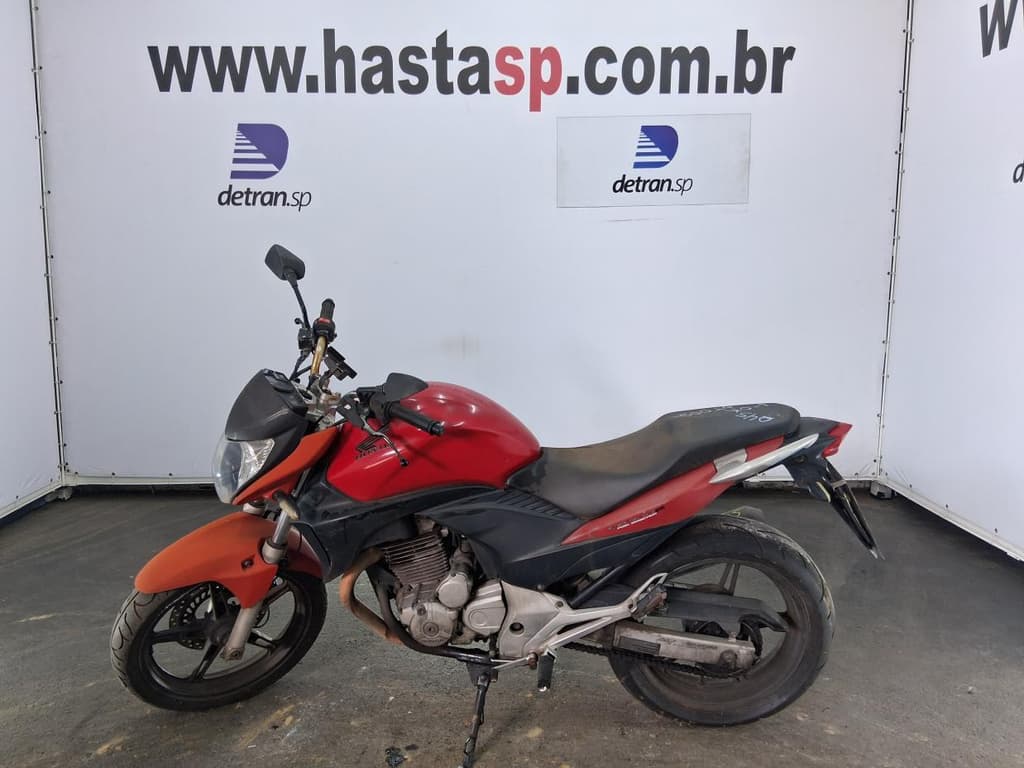 Honda CB 300r 2011 — foto 2