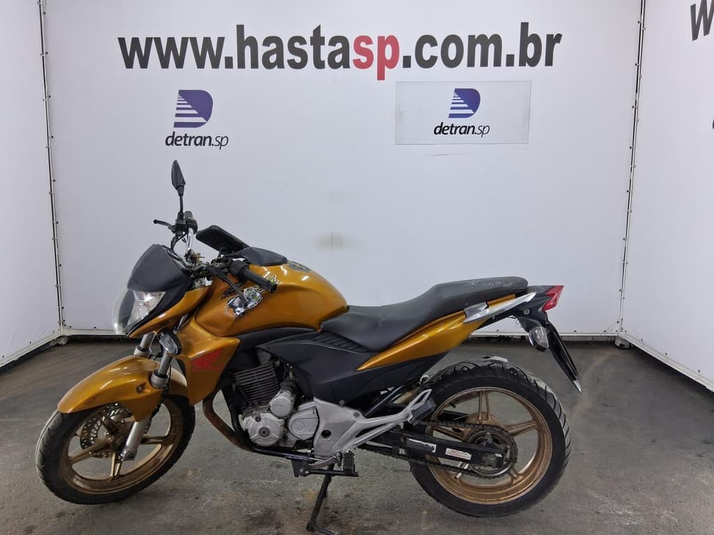 Honda CB 300r 2010 — foto 2