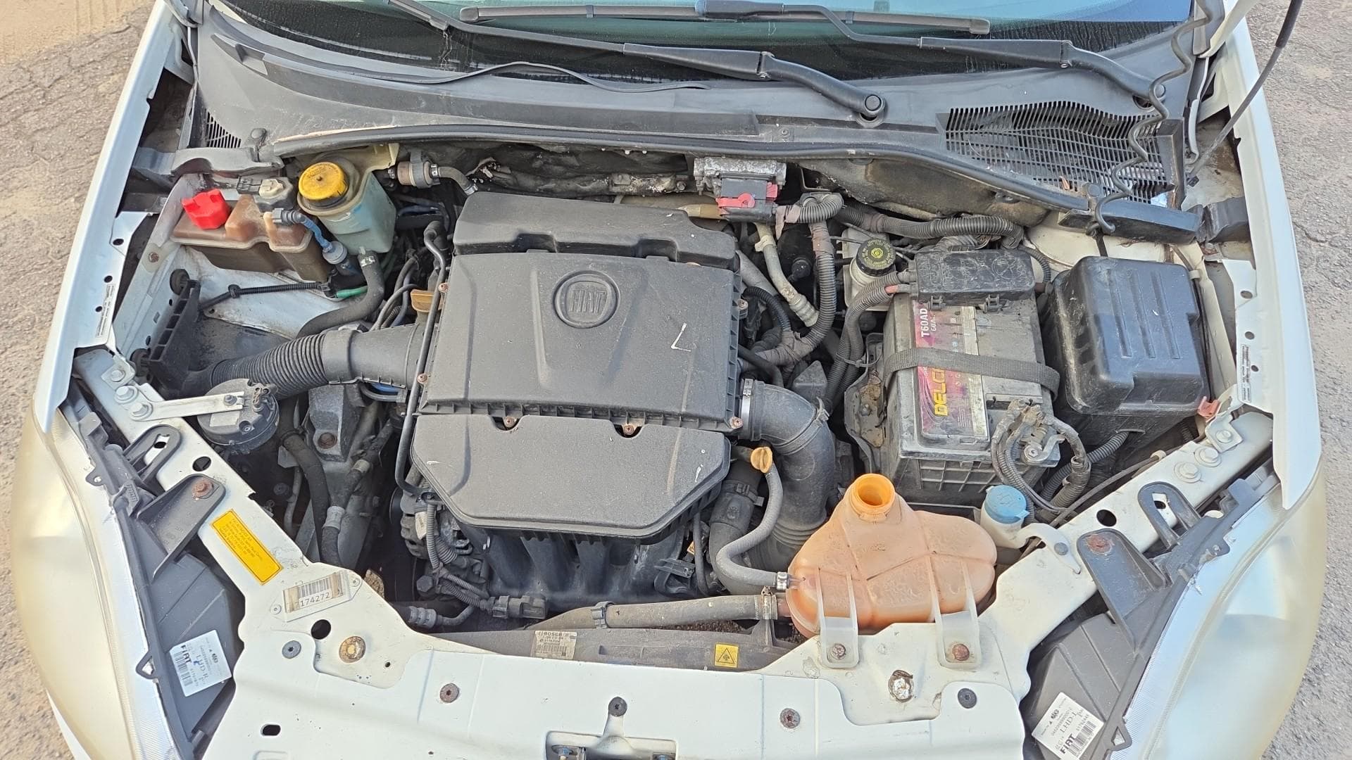 Fiat Linea Essence 1.8 de 2014 — foto 8