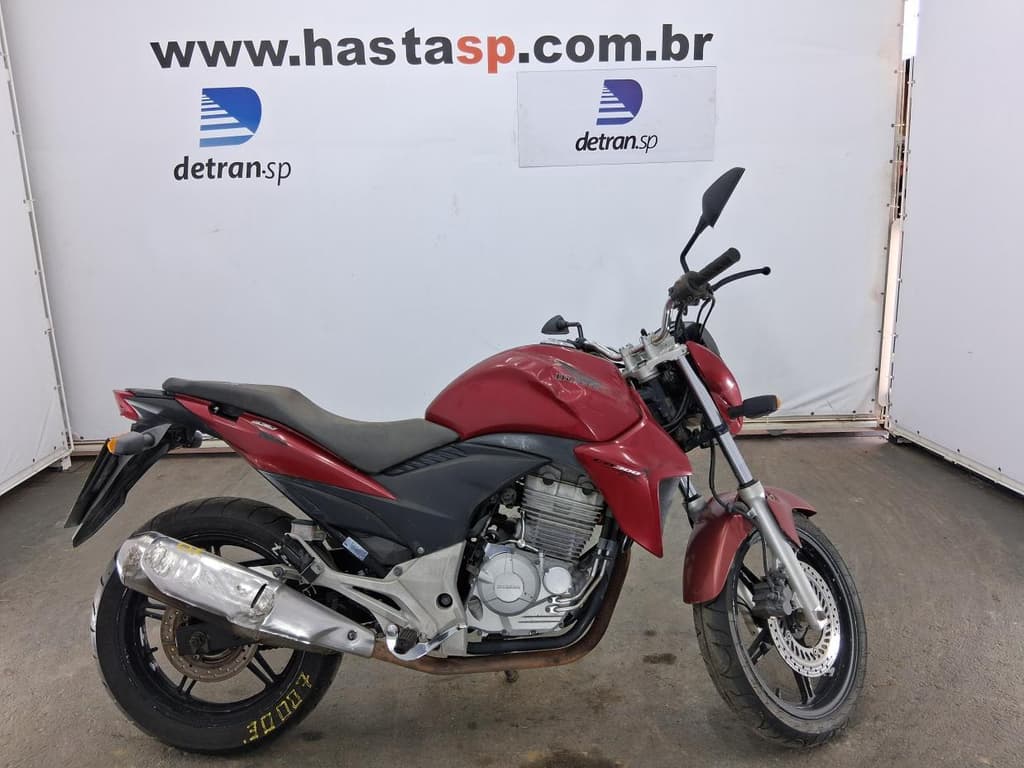 Honda CB 300 R 2013 — foto 1