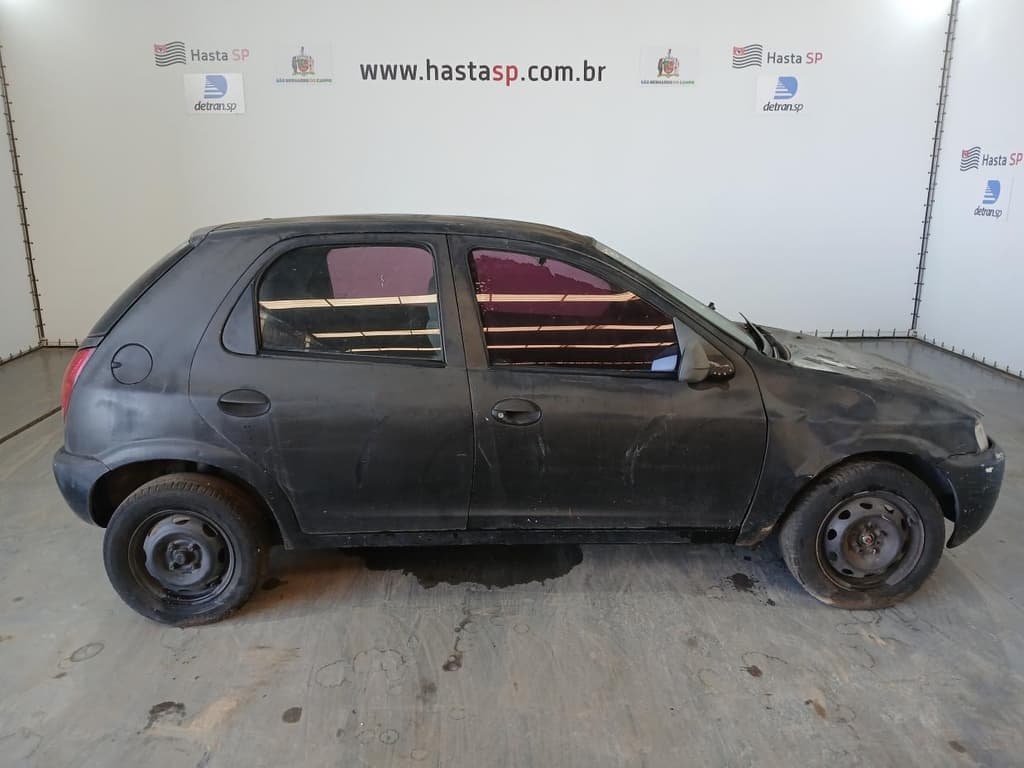 Chevrolet Celta 5 Portas Super 2003, preta
