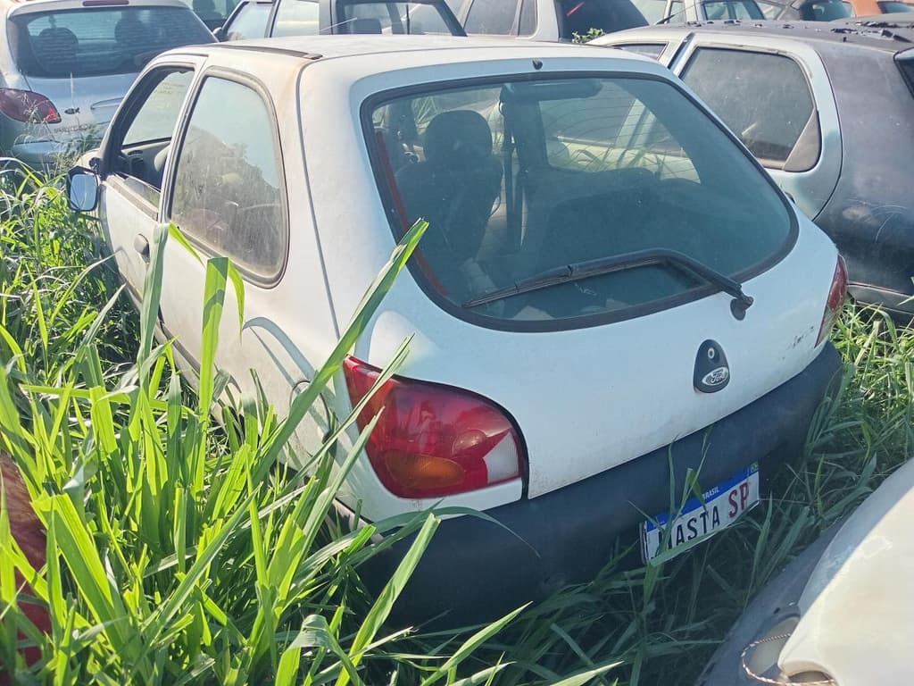 Ford Fiesta 1998, branca