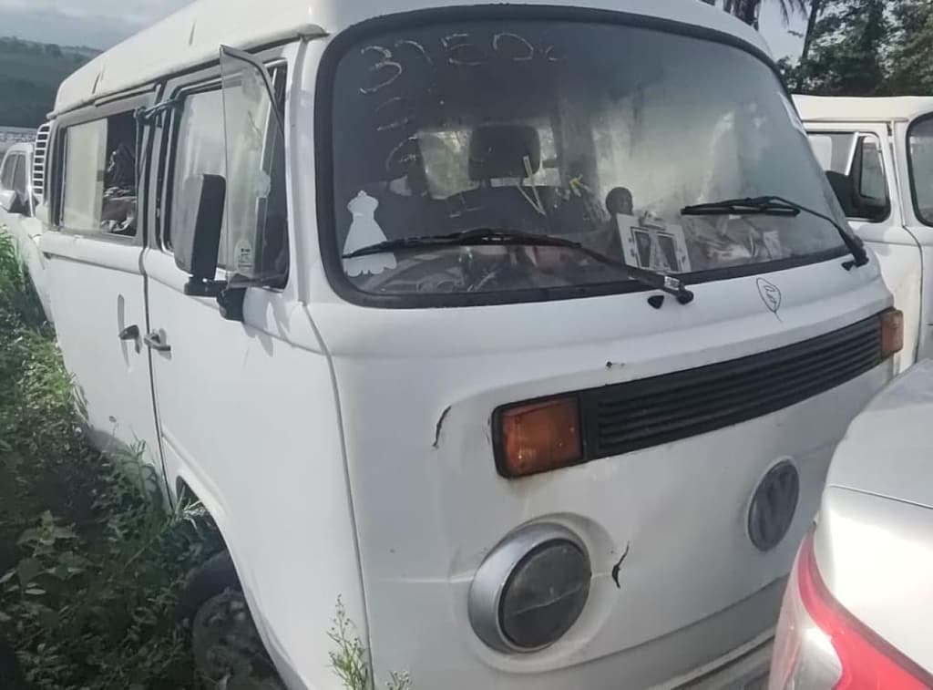 Volkswagen Kombi 1999, branca