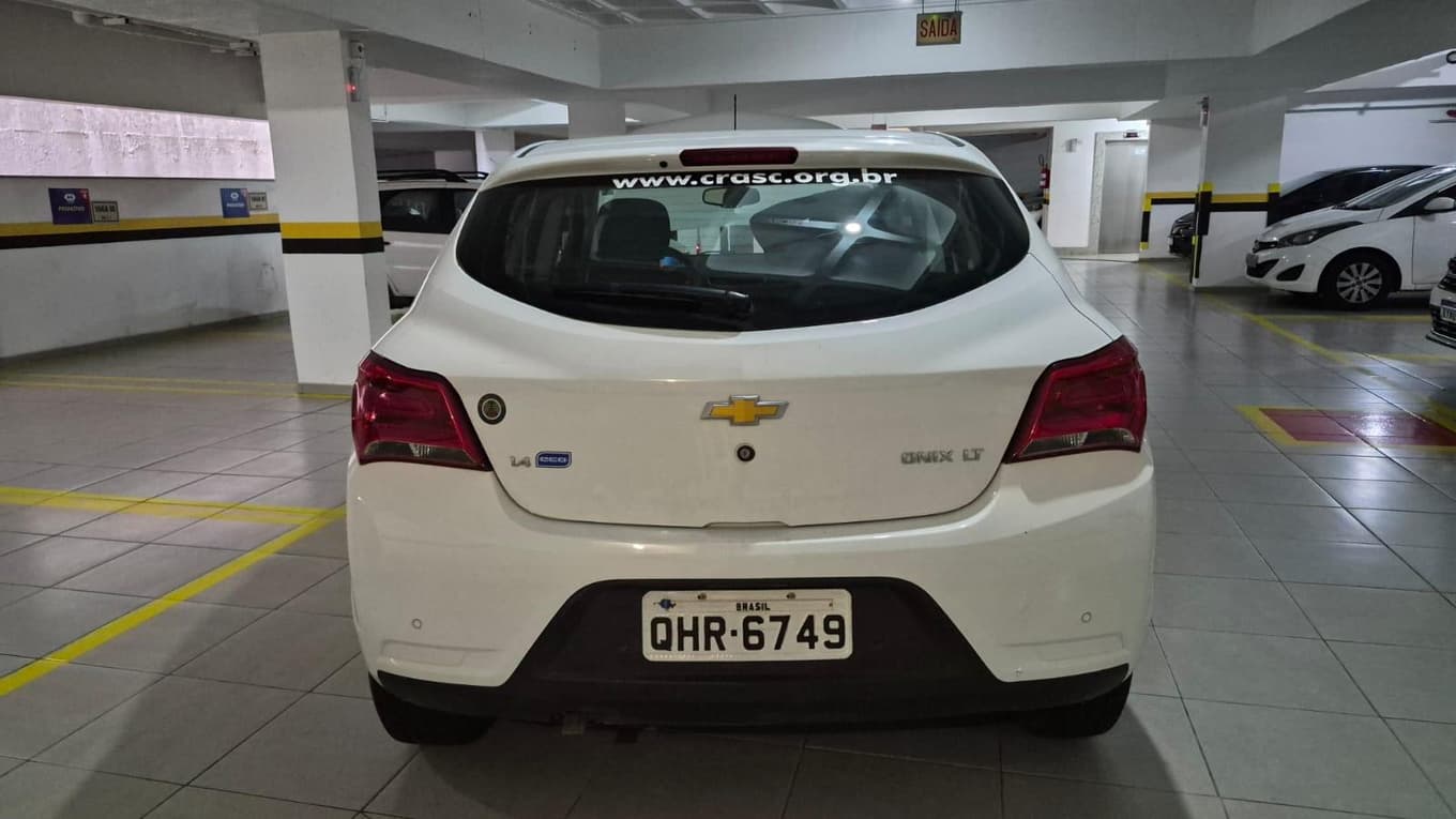 Chevrolet Onix Hatch LT 1.4 8V Flexpower - 2017 — foto 11