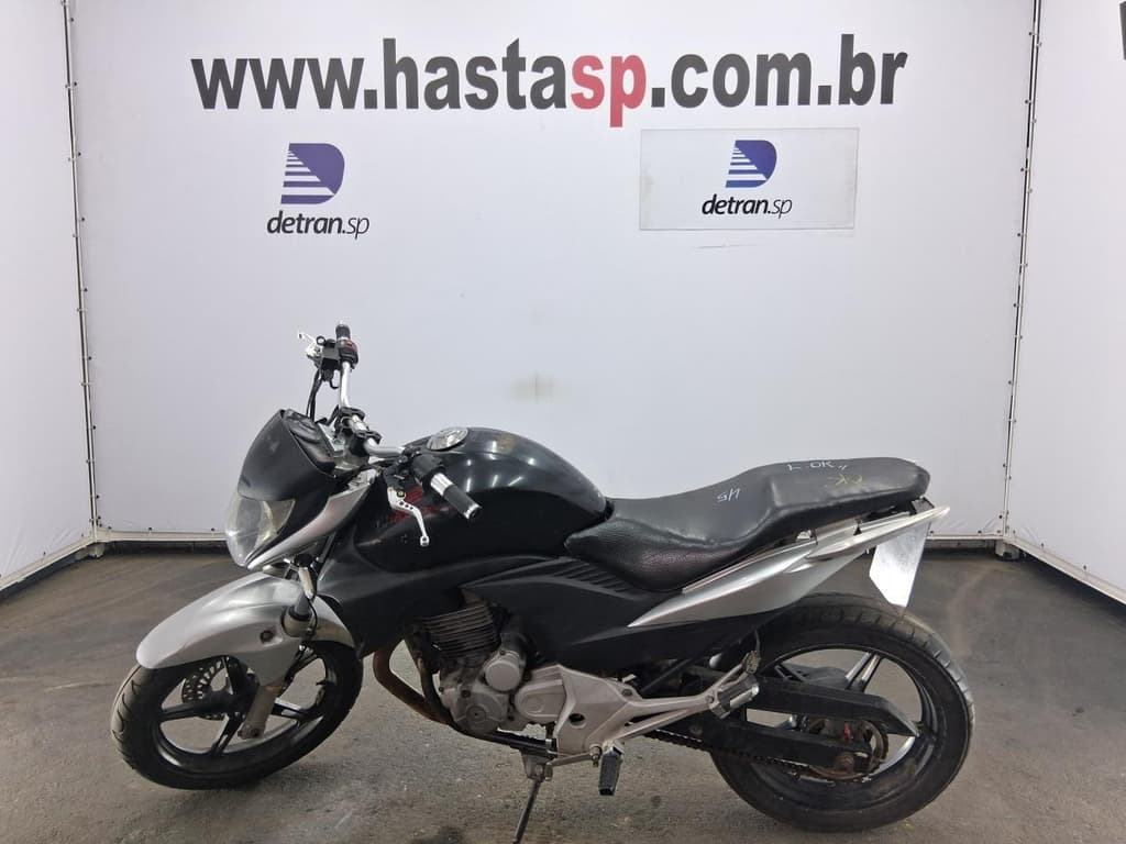 Honda CB 300r 2011 — foto 2