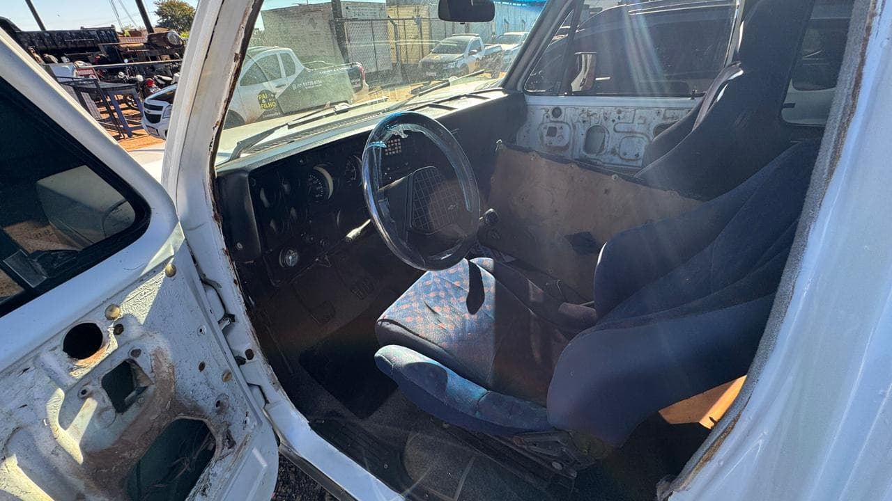 Chevrolet D20 1988 — foto 24