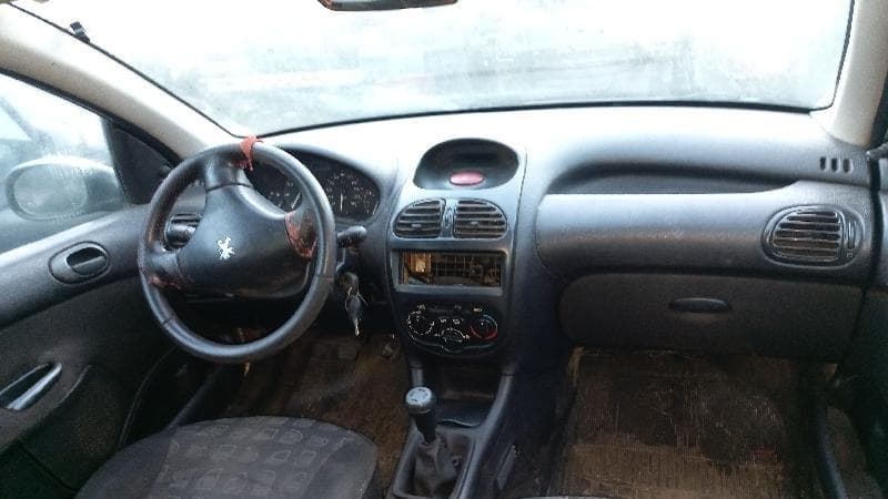 Peugeot 206 14 Presenc 2004 — foto 6