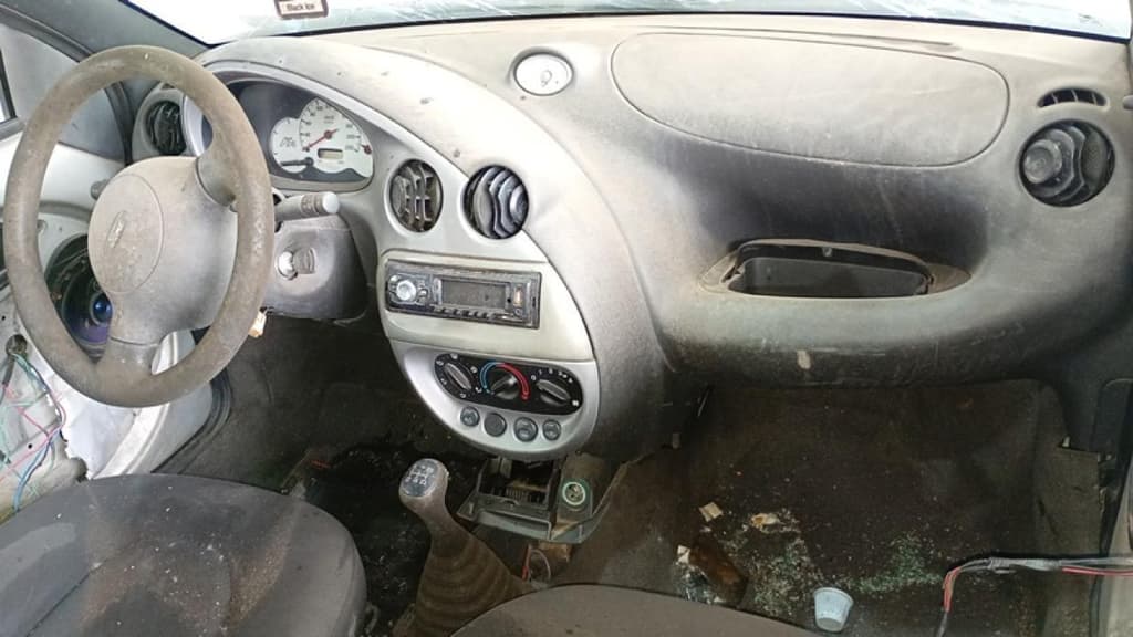 Ford KA GL 2004 — foto 4