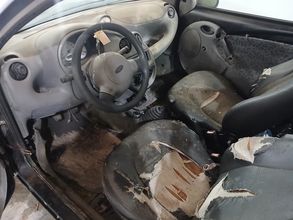 Ford KA GL 2001 — foto 4