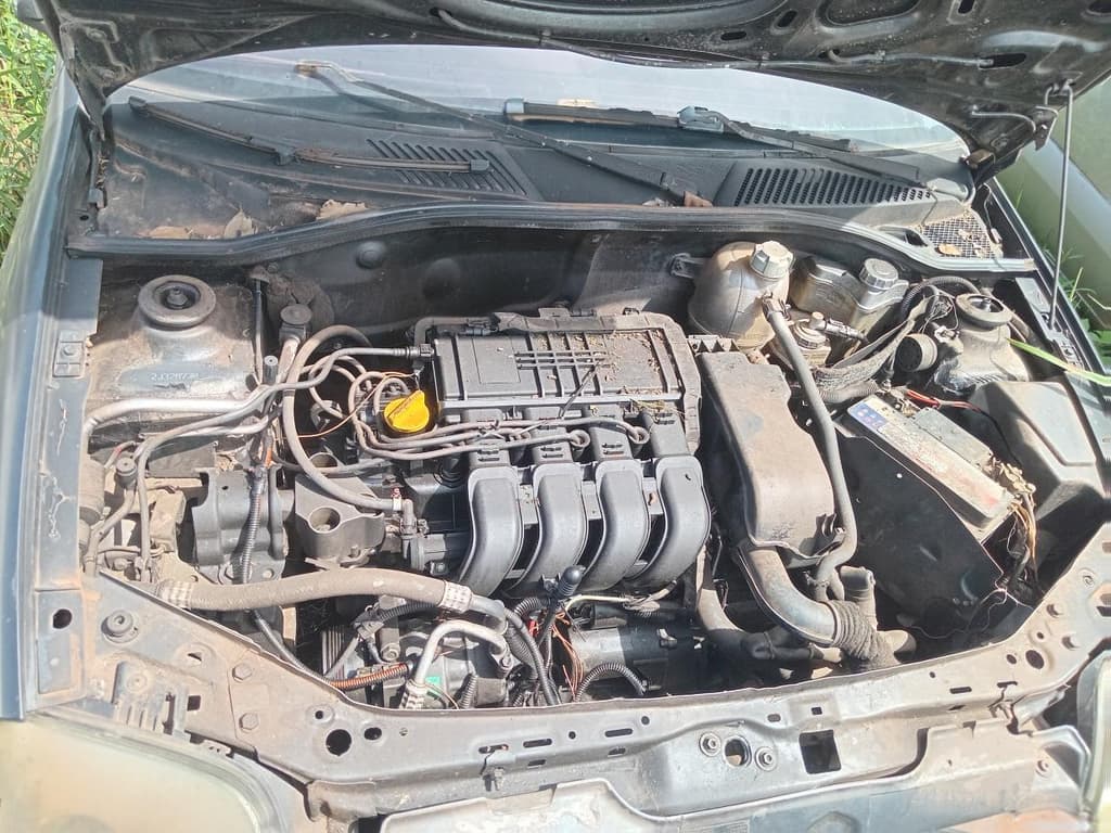 Renault Clio RT 1.0 16V 2002, cinza