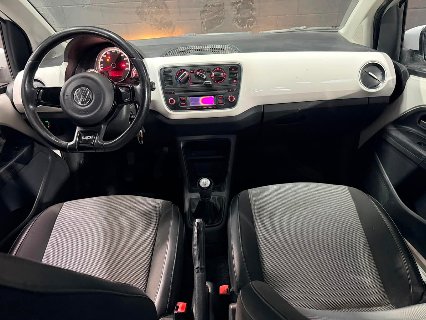 Volkswagen Up! Black White/red 1.0 2015 — foto 5