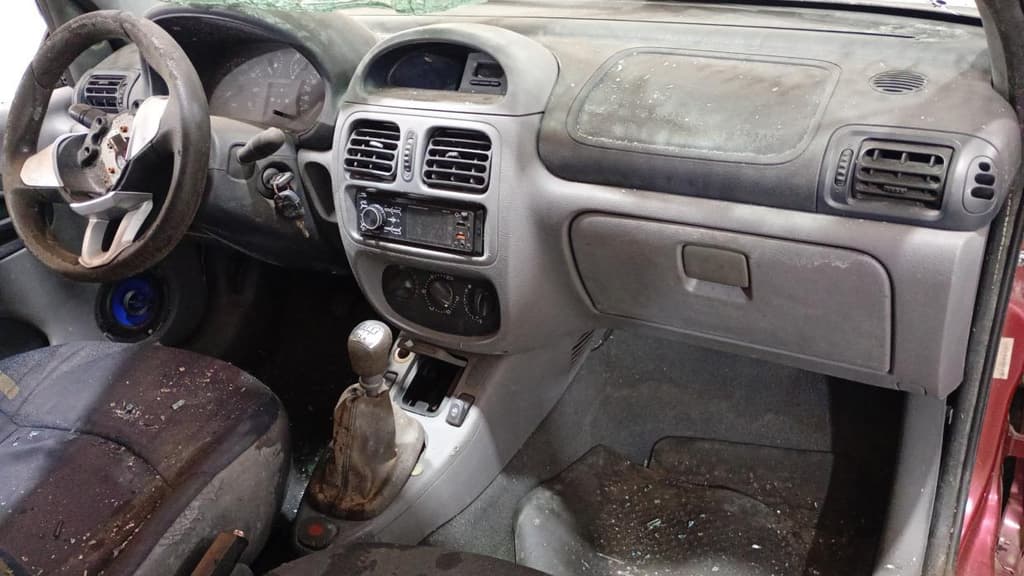 Renault Clio RN 1.0 16V 2001 — foto 3