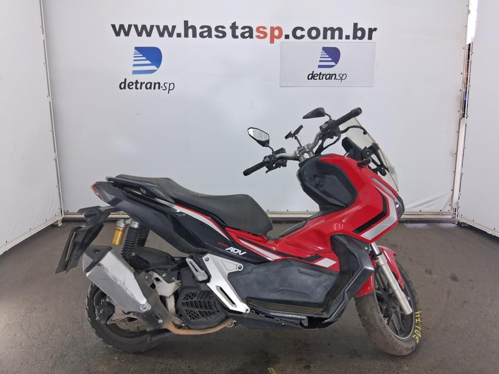 Honda ADV 150 2023, vermelha
