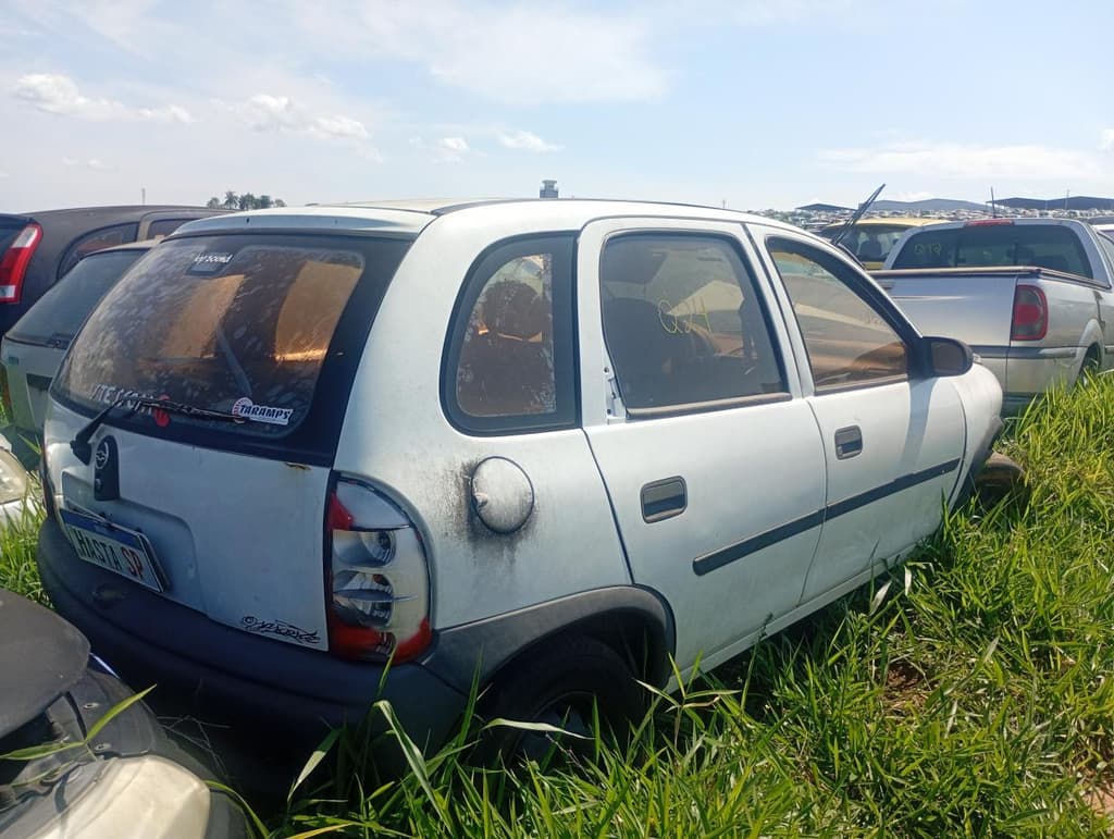 Chevrolet Corsa Wind 1998, branca