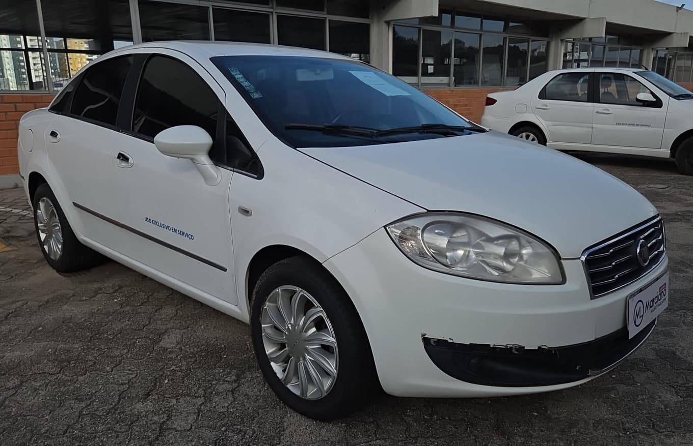 Fiat Linea Essence 1.8 de 2016 — foto 2