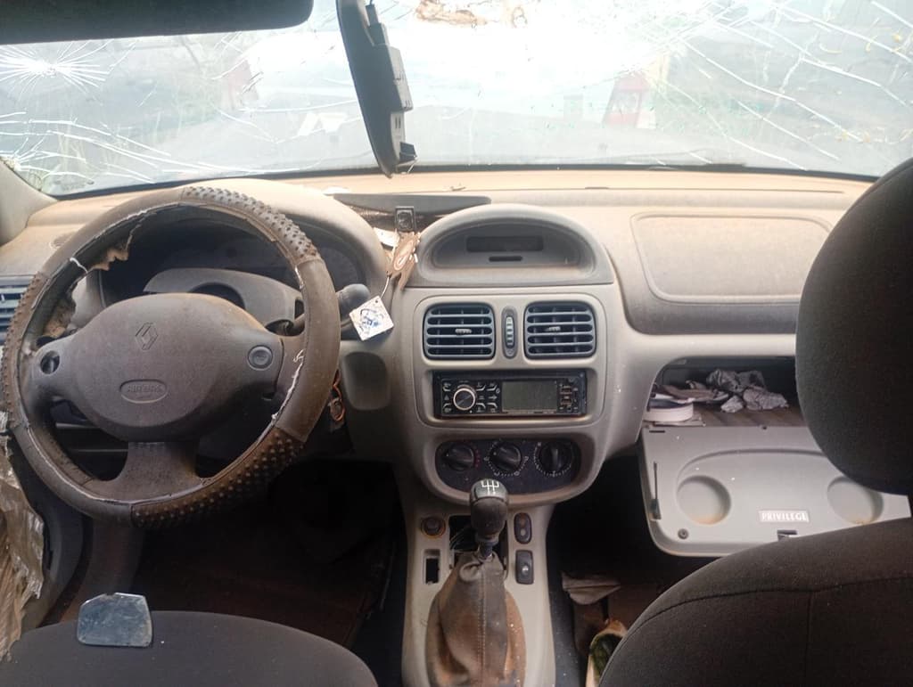 Renault Clio PRI 10 16vh 2003 — foto 6