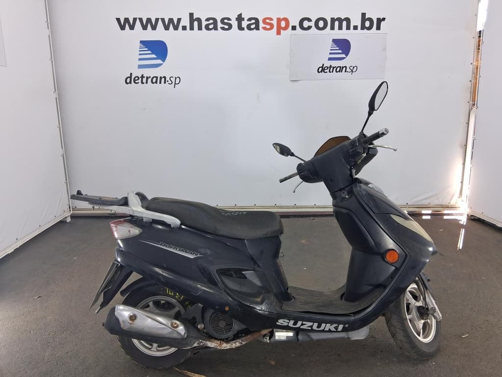 Suzuki An125 2009, preta