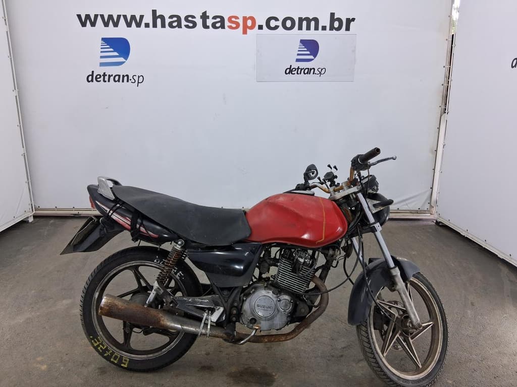 Suzuki EN 125 YES 2008, vermelha
