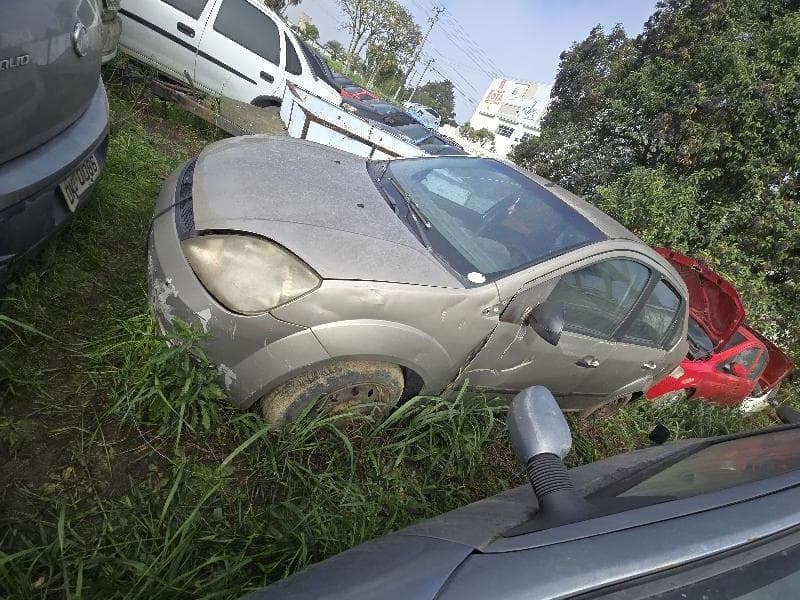 Ford Fiesta Sedan 2005 — foto 4