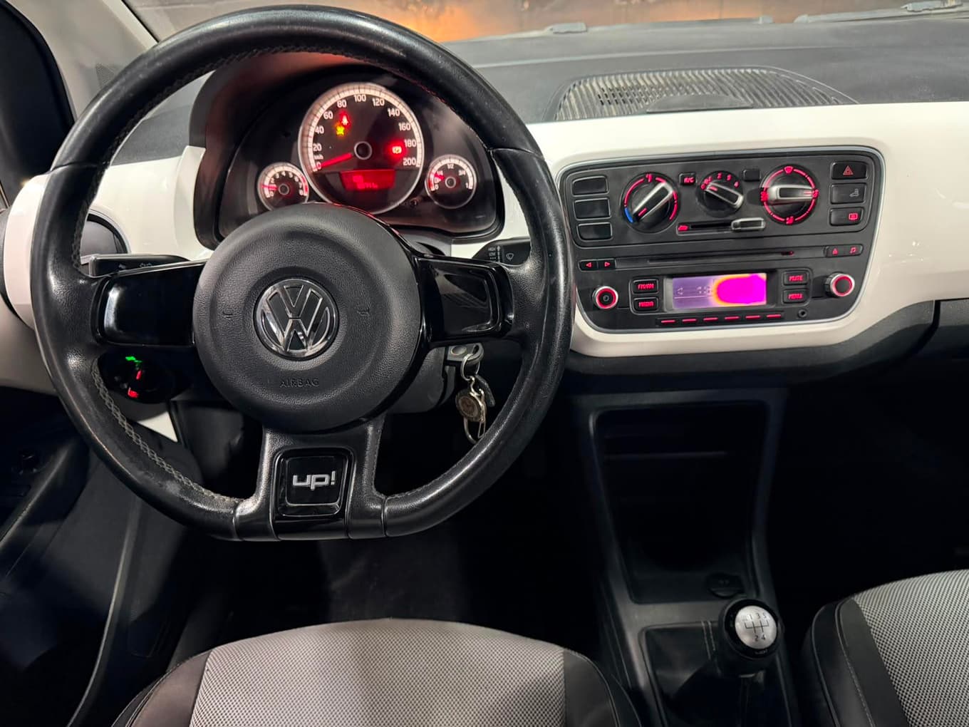 Volkswagen Up! Black White/red 1.0 2015 — foto 12