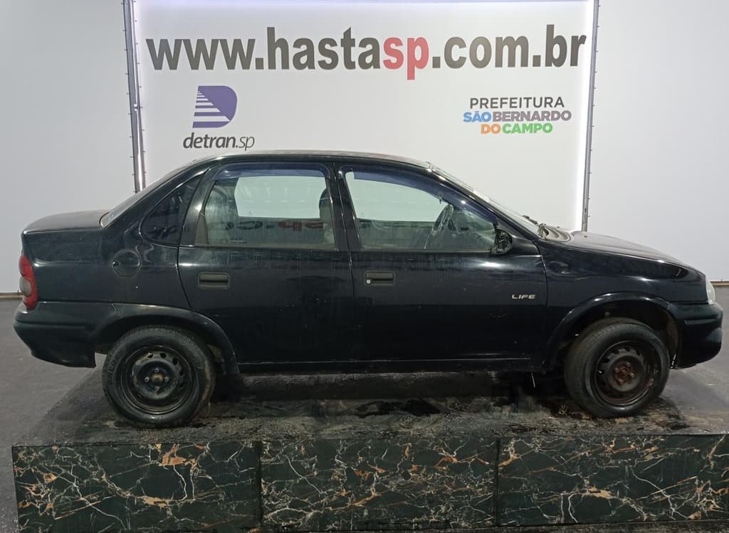 Chevrolet Classic Life 2009, preta