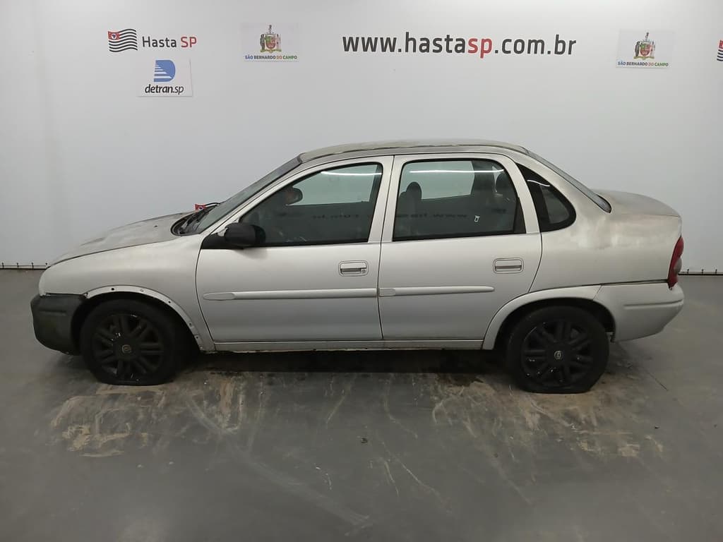 Chevrolet Corsa Mileniun 2001, prata