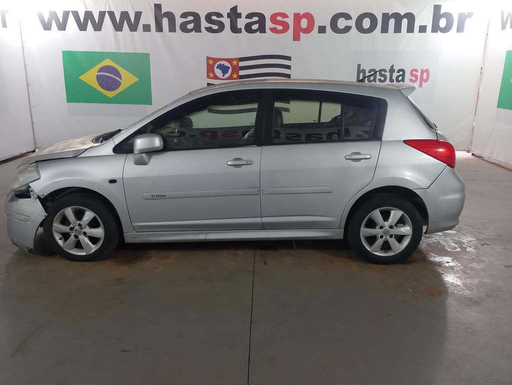 Nissan Tiida 18sl Flex NISSAN TIIDA 18SL FLEX 2012, prata