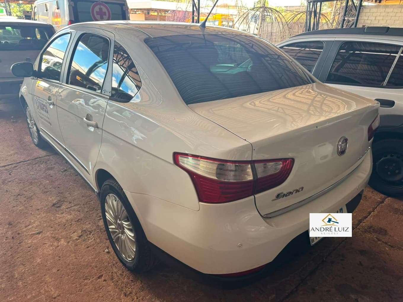Fiat Siena Essence 1.6 - 2014 — foto 9
