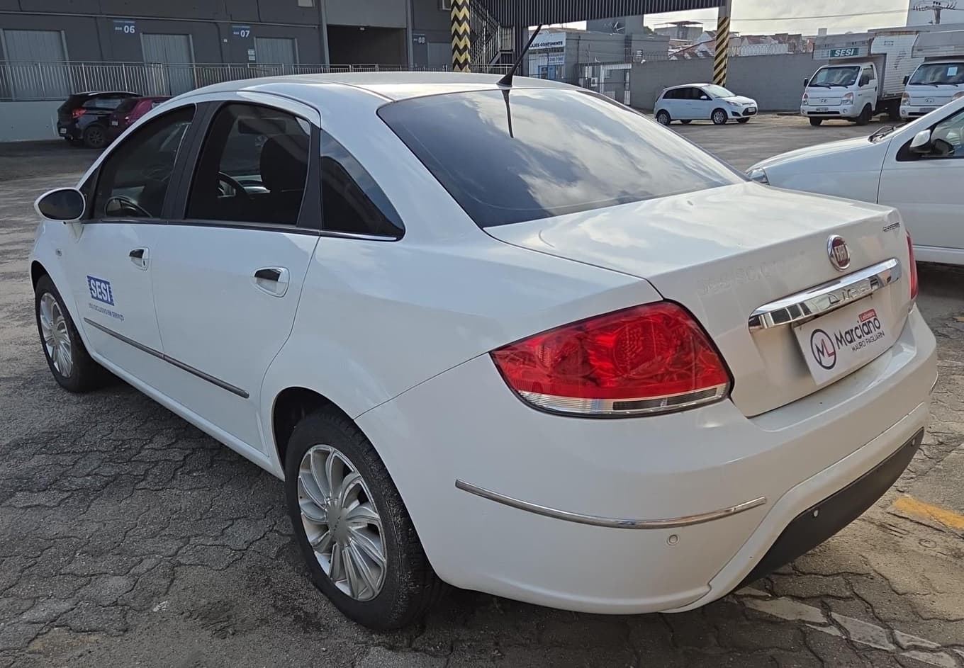 Fiat Linea Essence 1.8 de 2016 — foto 4