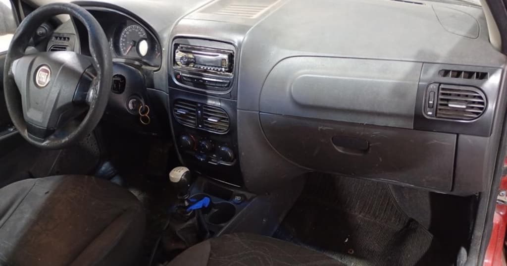 Fiat Strada Working 2013, vermelha