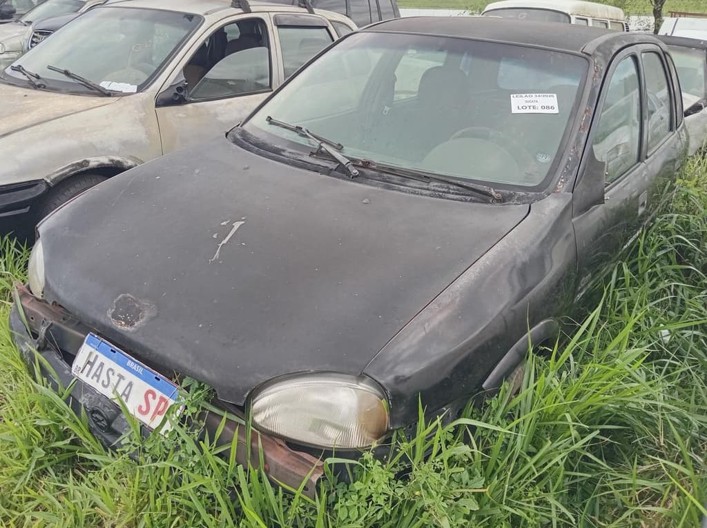Chevrolet Corsa Super 1996, preta