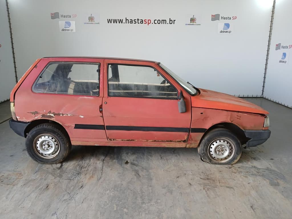 Fiat UNO CS 1991, vermelha