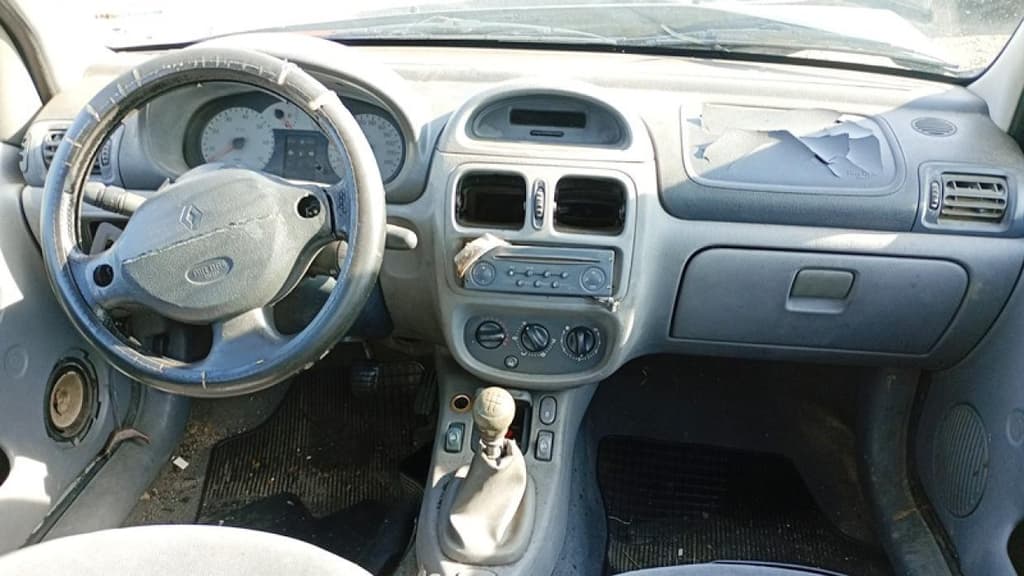Renault Clio RT 1.0 16V 2002 — foto 6