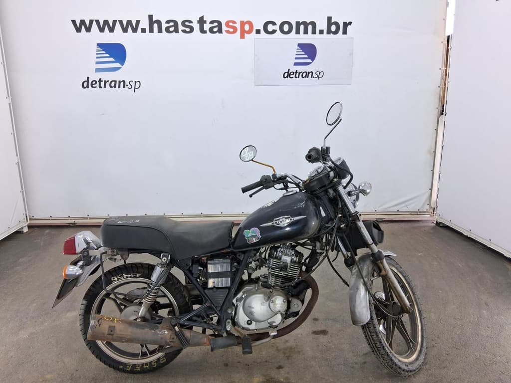 Suzuki Intruder 125c 2015, preta