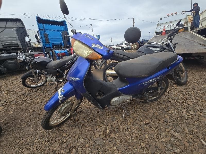 Honda C100 2000