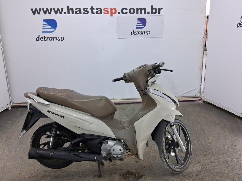 Honda C-100 BIZ 2021, branca