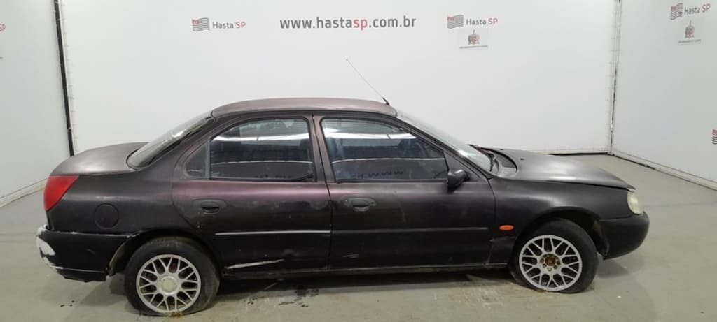 Ford Mondeo CLX FD 1997, vermelha
