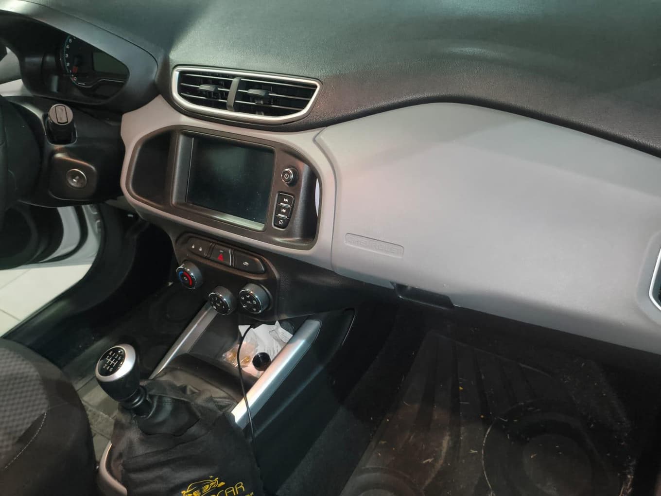 Chevrolet Onix Hatch LT 1.4 8V Flexpower - 2017 — foto 6