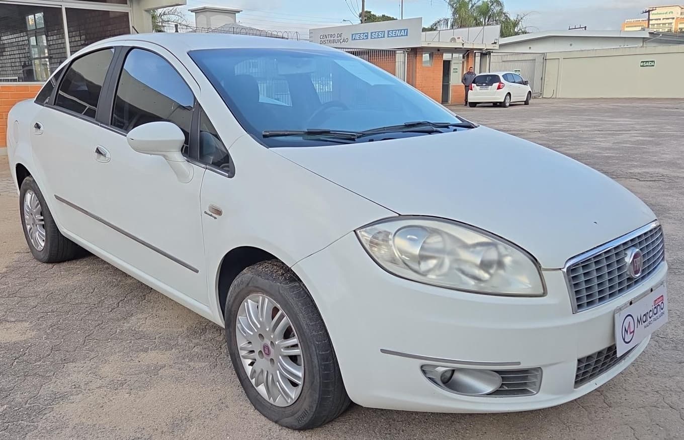 Fiat Linea Essence 1.8 de 2014 — foto 2
