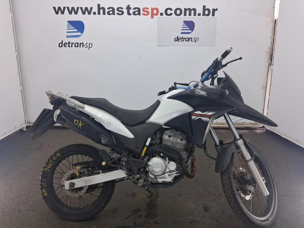 Honda XRE 300 2015, branca