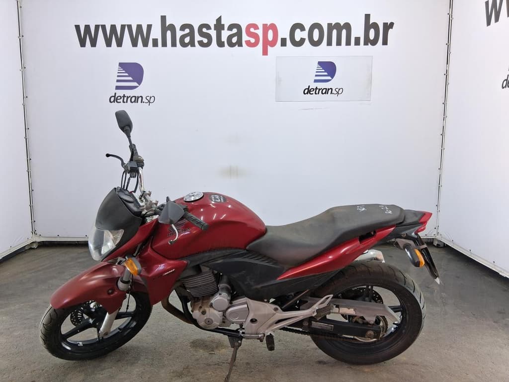 Honda CB 300 R 2013 — foto 2